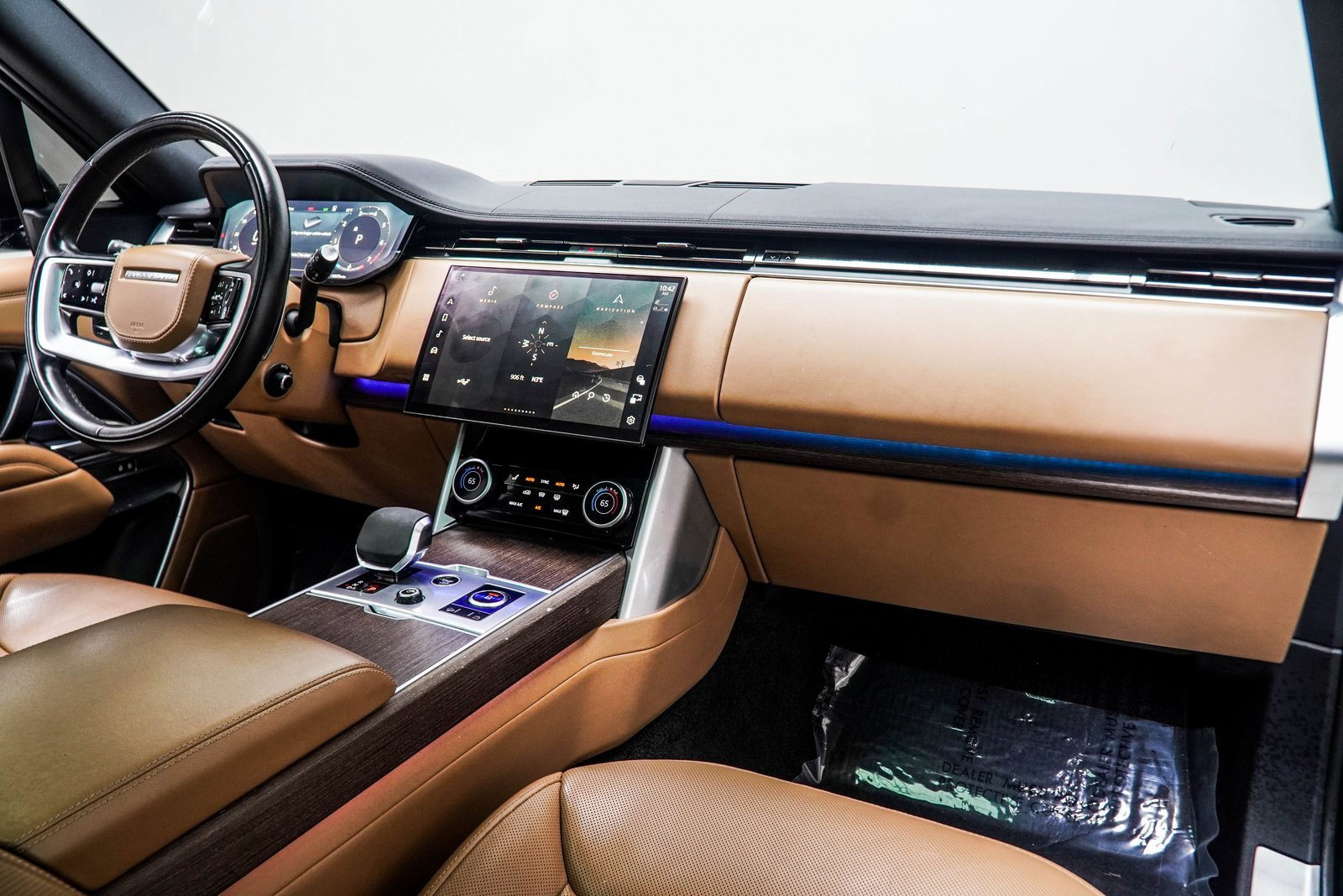 Used 2023 Land Rover Range Rover SE image 16