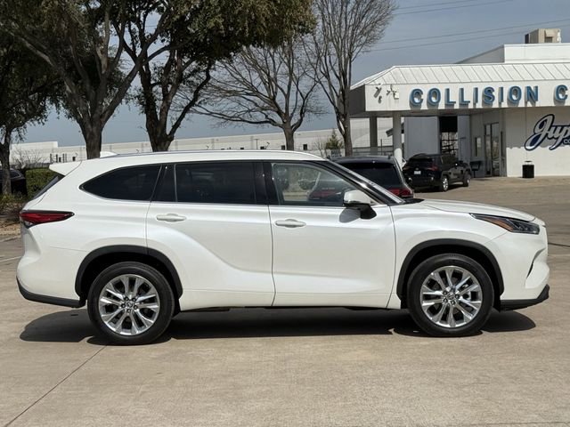 Used 2021 Toyota Highlander Limited image 3