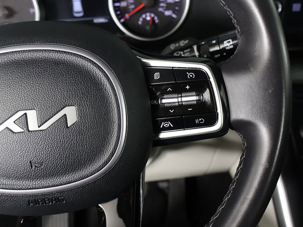 Used 2024 Kia Carnival LX FWD image 31