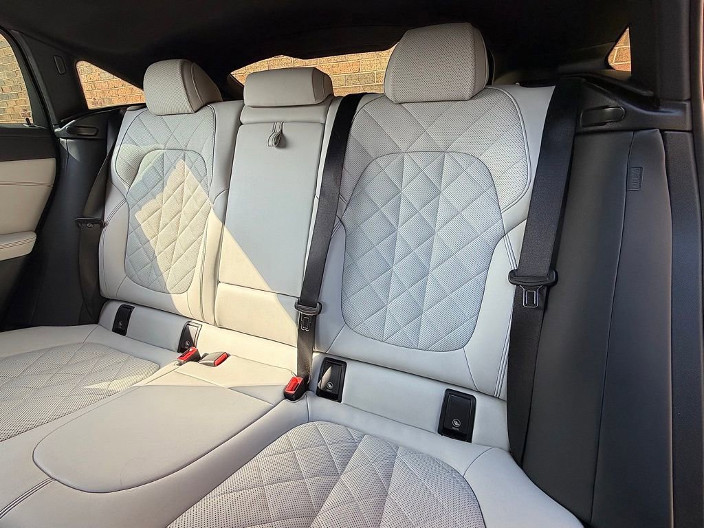 Used 2023 BMW X6 xDrive40i w/ M Sport Package image 17