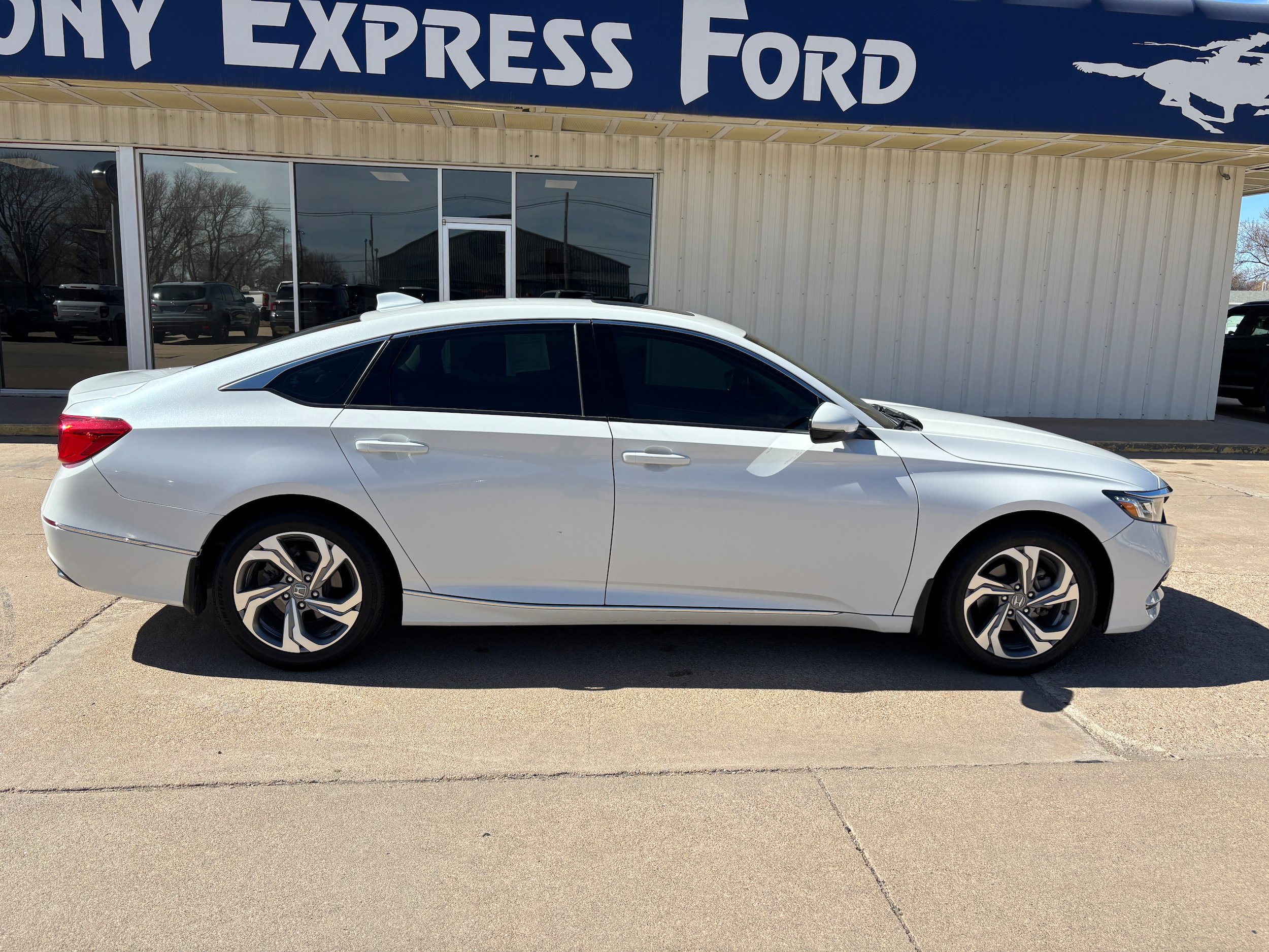 Used 2018 Honda Accord EX-L image 2