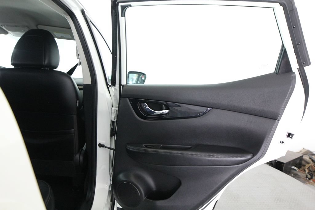 Used 2017 Nissan Rogue Sport SL AWD/4WD image 36