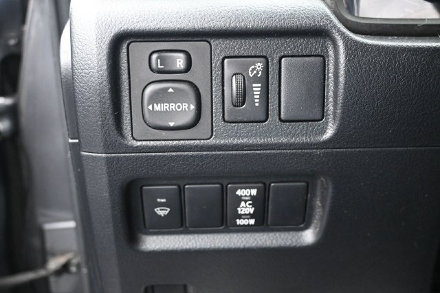 Used 2018 Toyota 4Runner SR5 AWD/4WD image 18