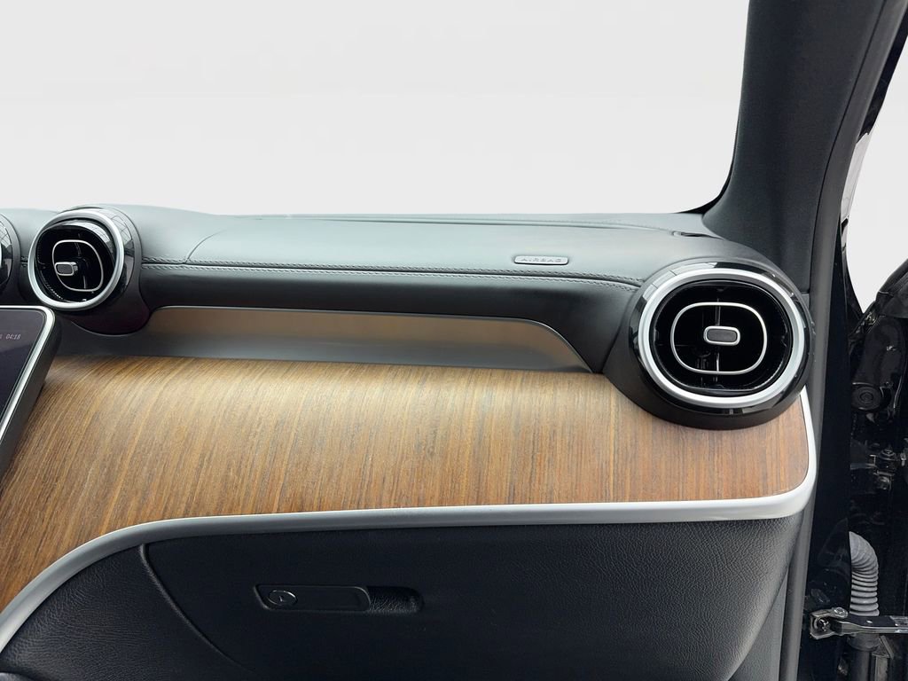 Used 2024 Mercedes-Benz GLC 300 image 43