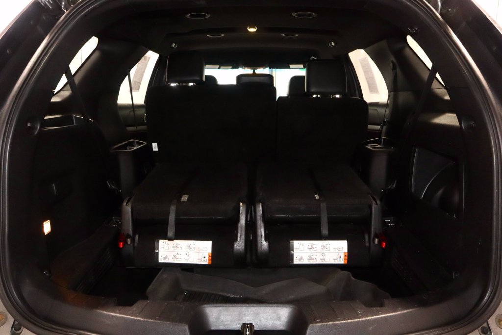 Used 2016 Ford Explorer XLT w/ Equipment Group 202A FWD image 15