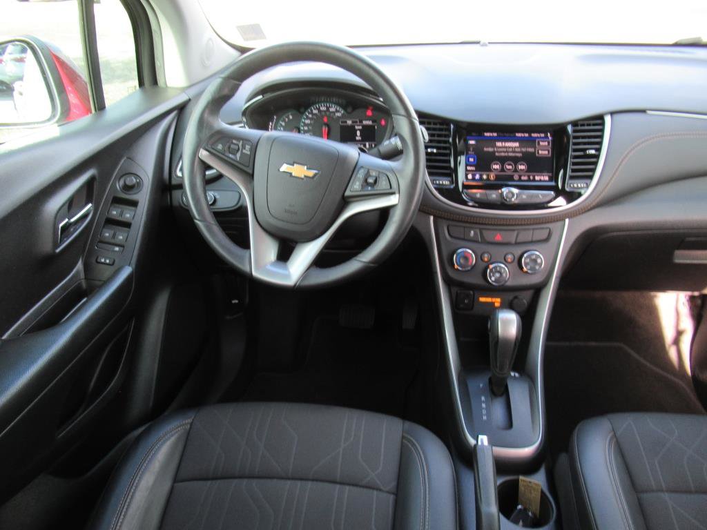 Used 2022 Chevrolet Trax LT w/ LT Convenience Package image 12