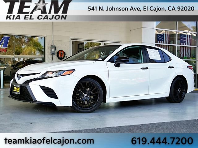 Used 2020 Toyota Camry SE w/ Carpet Mat Package image 2