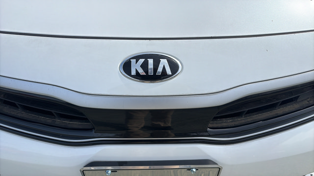 Used 2017 Kia Optima Premium FWD image 9