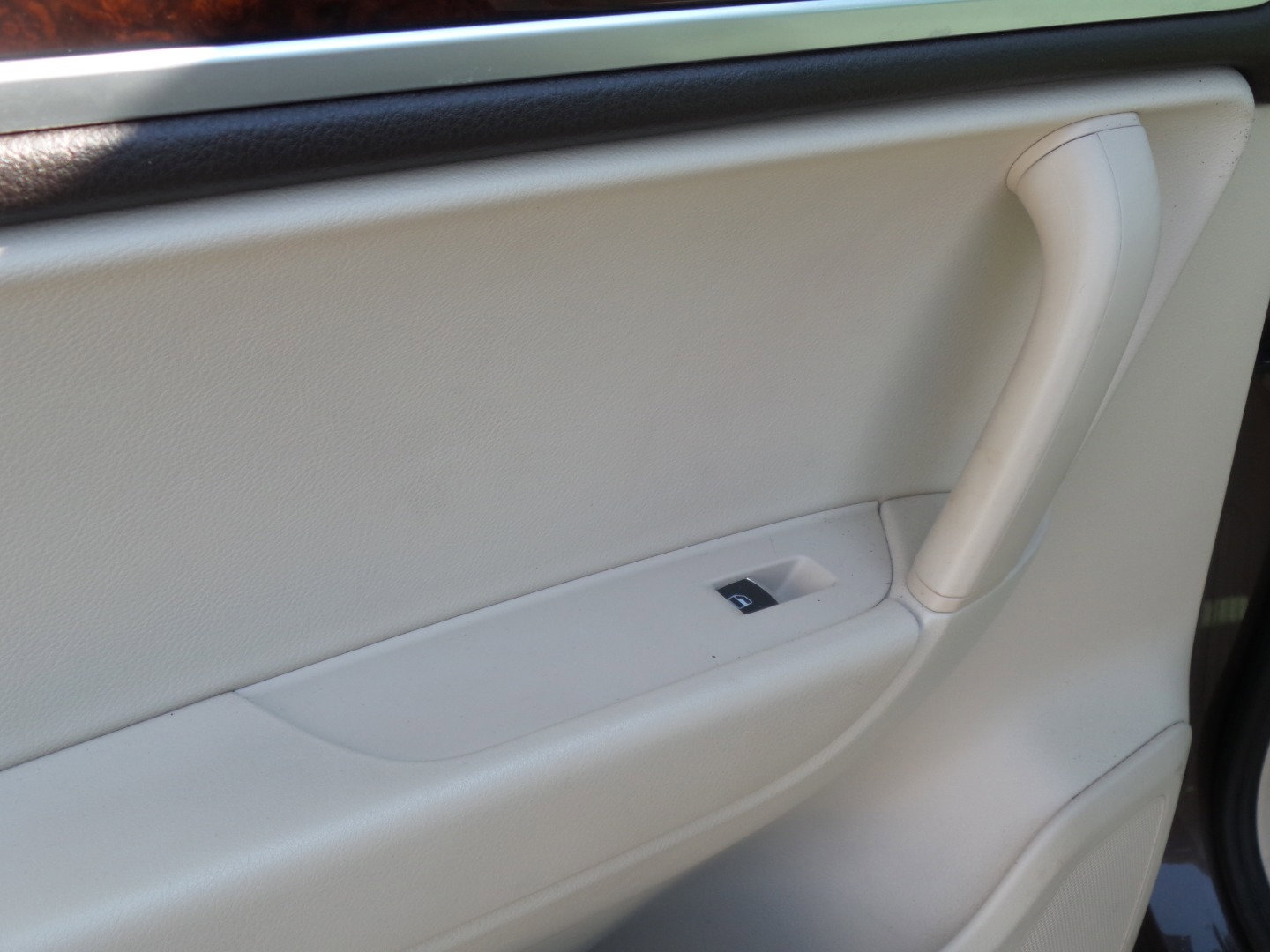 Used 2013 Volkswagen Touareg VR6 image 23