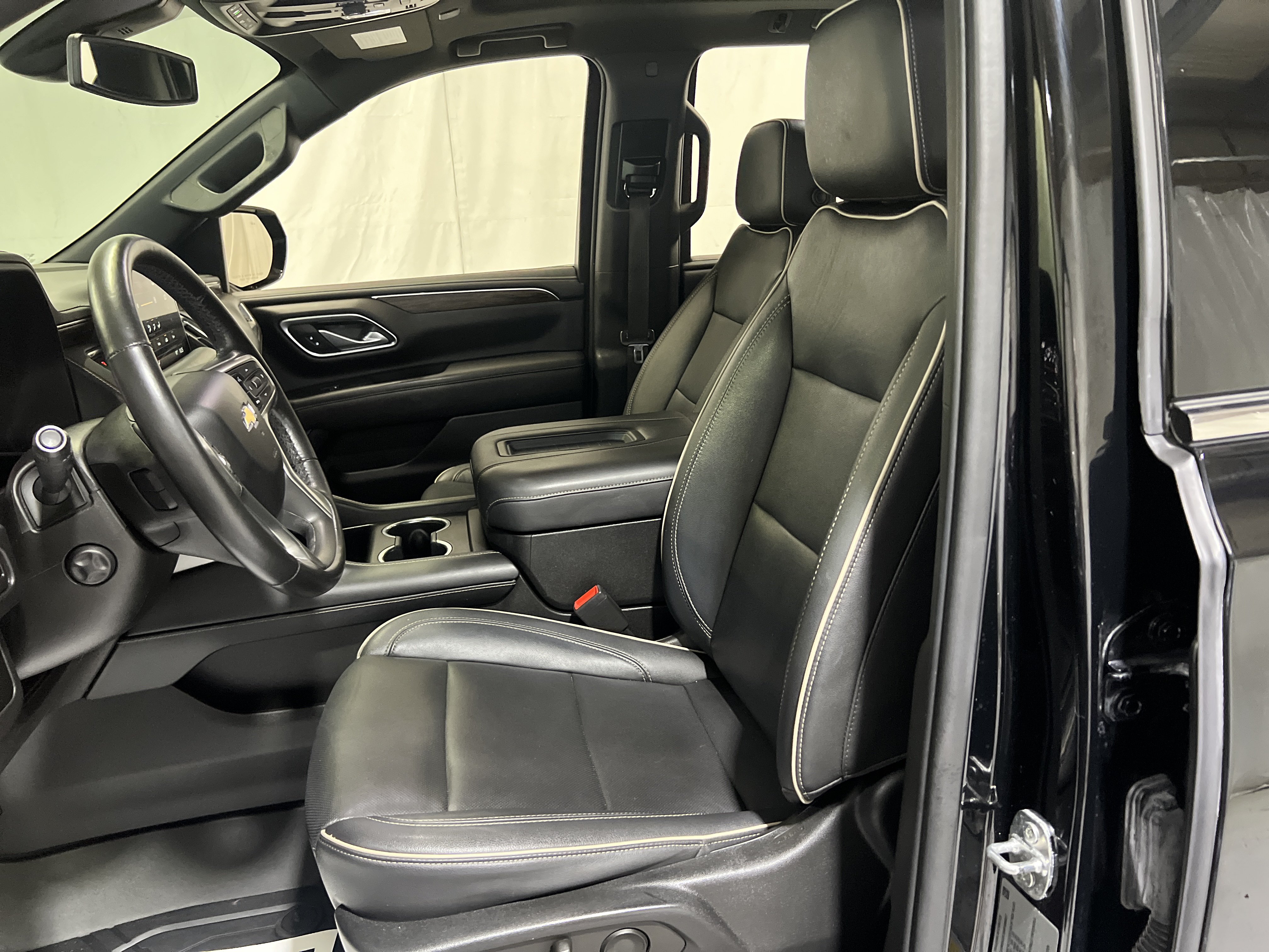 Used 2021 Chevrolet Tahoe Premier AWD/4WD image 18