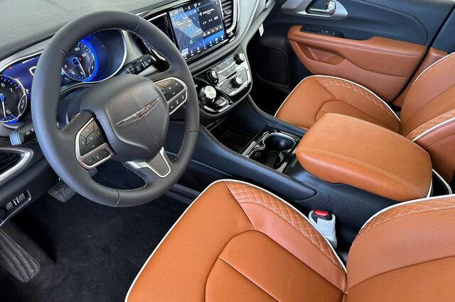 New 2026 Chrysler Pacifica Pinnacle image 7