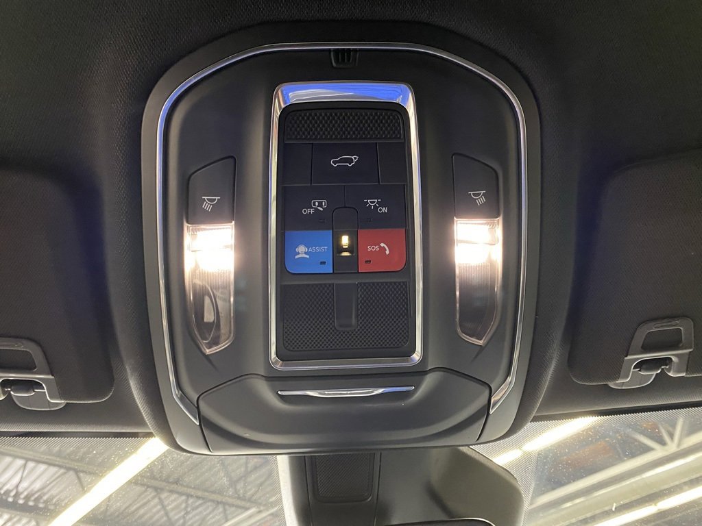 Used 2024 Jeep Grand Cherokee Altitude image 32