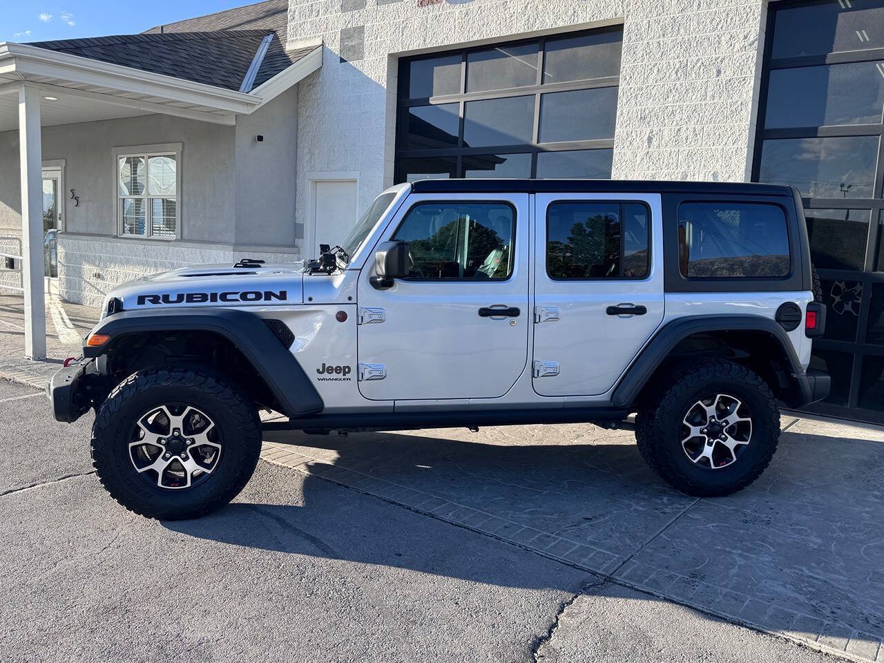 Used 2023 Jeep Wrangler Unlimited Rubicon w/ Cold Weather Group AWD/4WD image 10