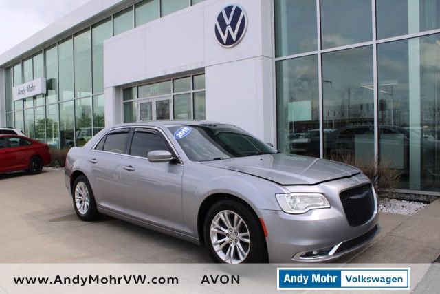 Used 2018 Chrysler 300 Touring w/ Driver Convenience Group image 1