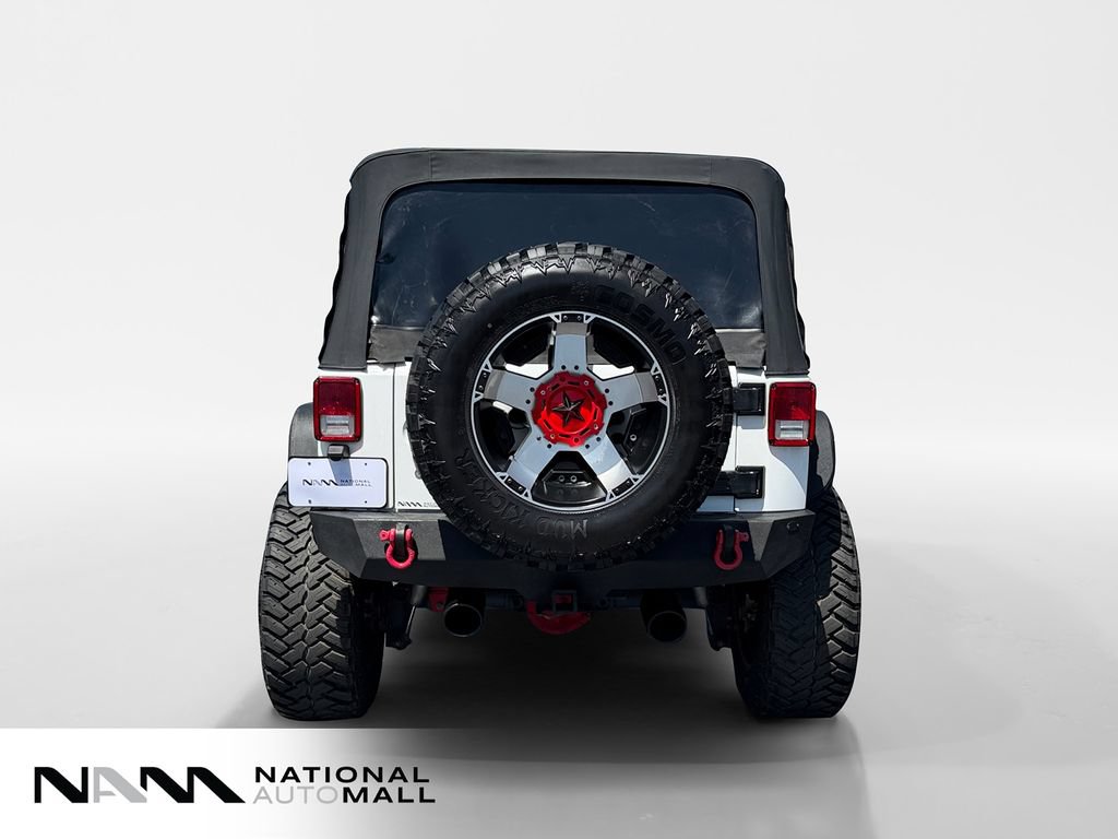 Used 2016 Jeep Wrangler Unlimited Rubicon w/ Connectivity Group AWD/4WD image 4