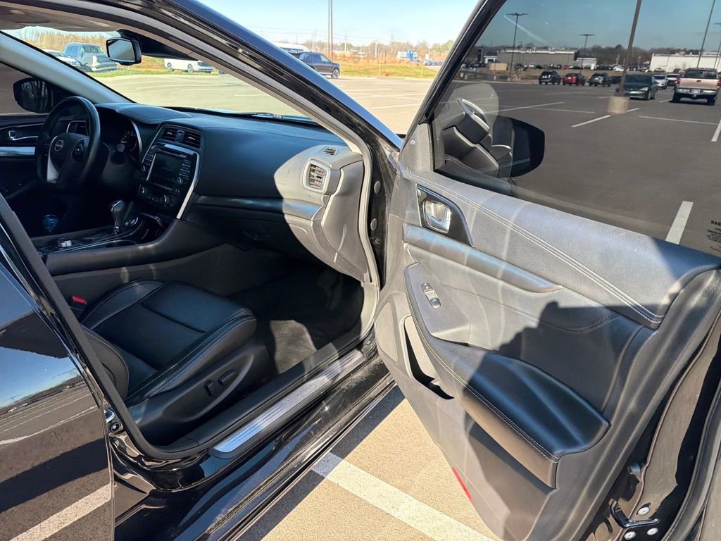 Used 2023 Nissan Maxima SV w/ Floor Mat Group image 29