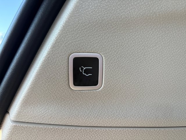 Used 2023 Chrysler Pacifica Limited FWD image 18