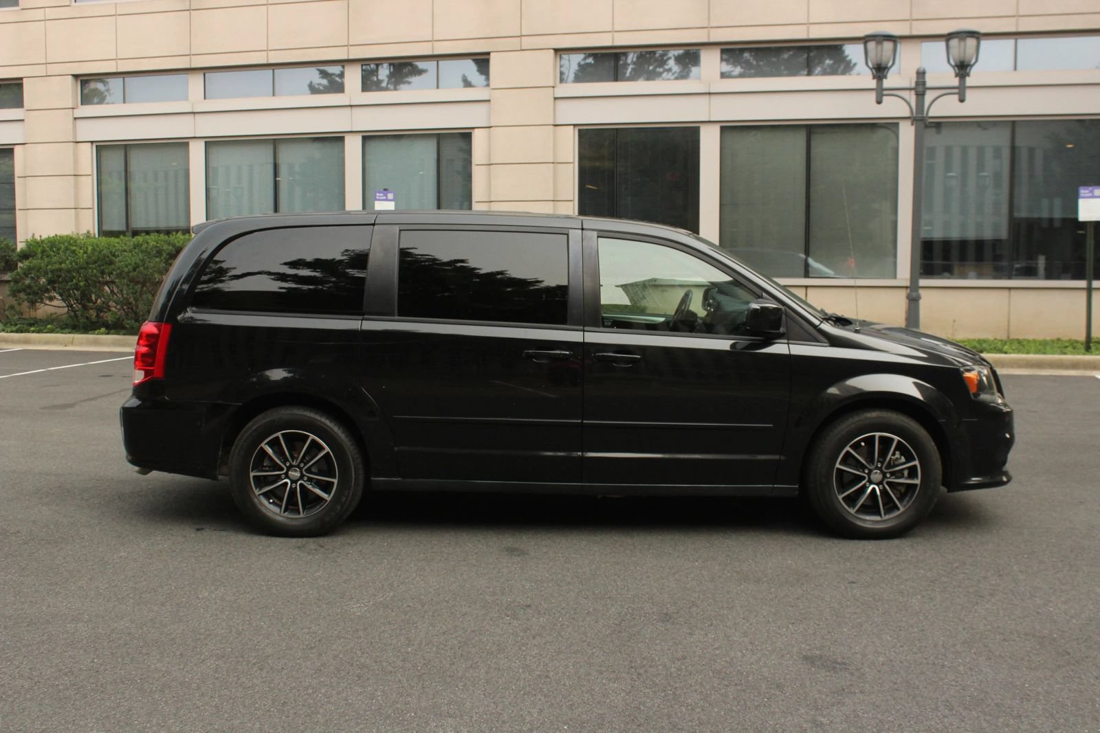 Used 2015 Dodge Grand Caravan SXT w/ Blacktop Package FWD image 6