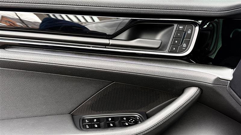 Used 2025 Porsche Panamera 4 w/ Premium Package image 14