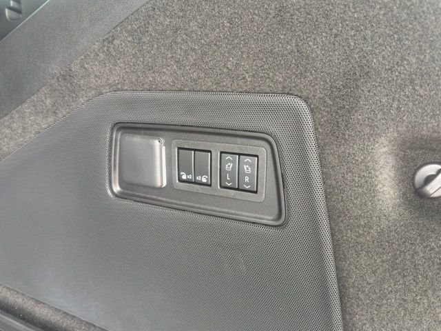 New 2026 Cadillac Escalade ESV Platinum Sport w/ LPO, ONYX Package image 34