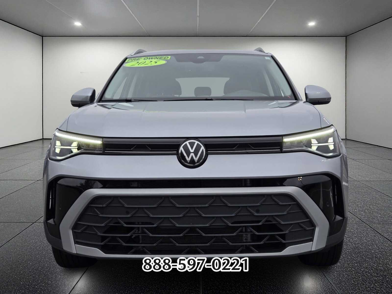 Certified 2025 Volkswagen Taos SE image 8