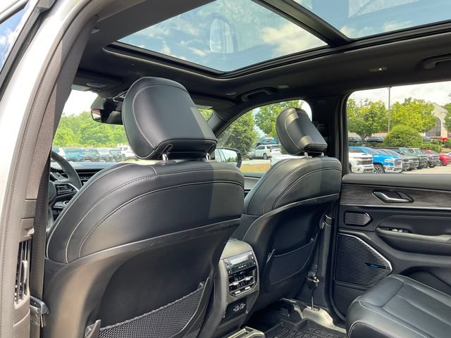 Used 2023 Jeep Grand Cherokee L Overland RWD image 24