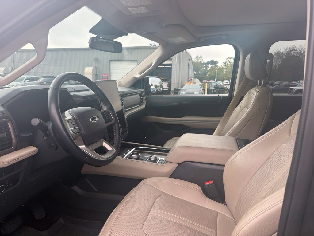 Used 2023 Ford Expedition Limited AWD/4WD image 12
