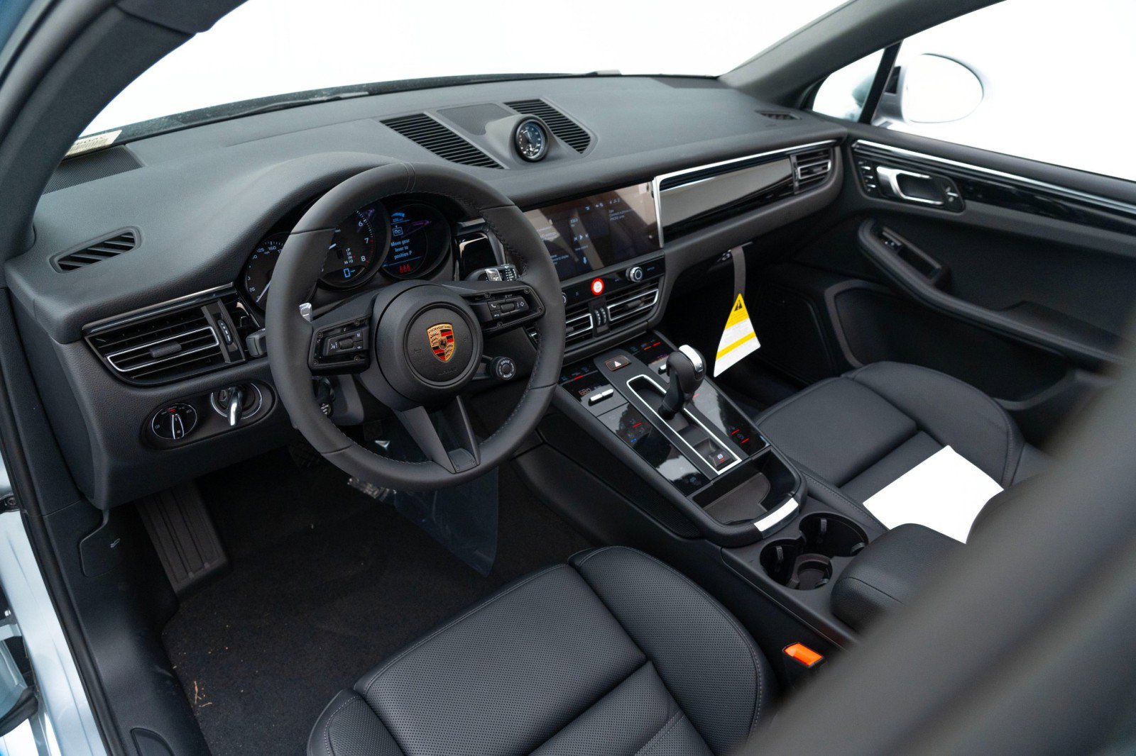 New 2025 Porsche Macan image 4