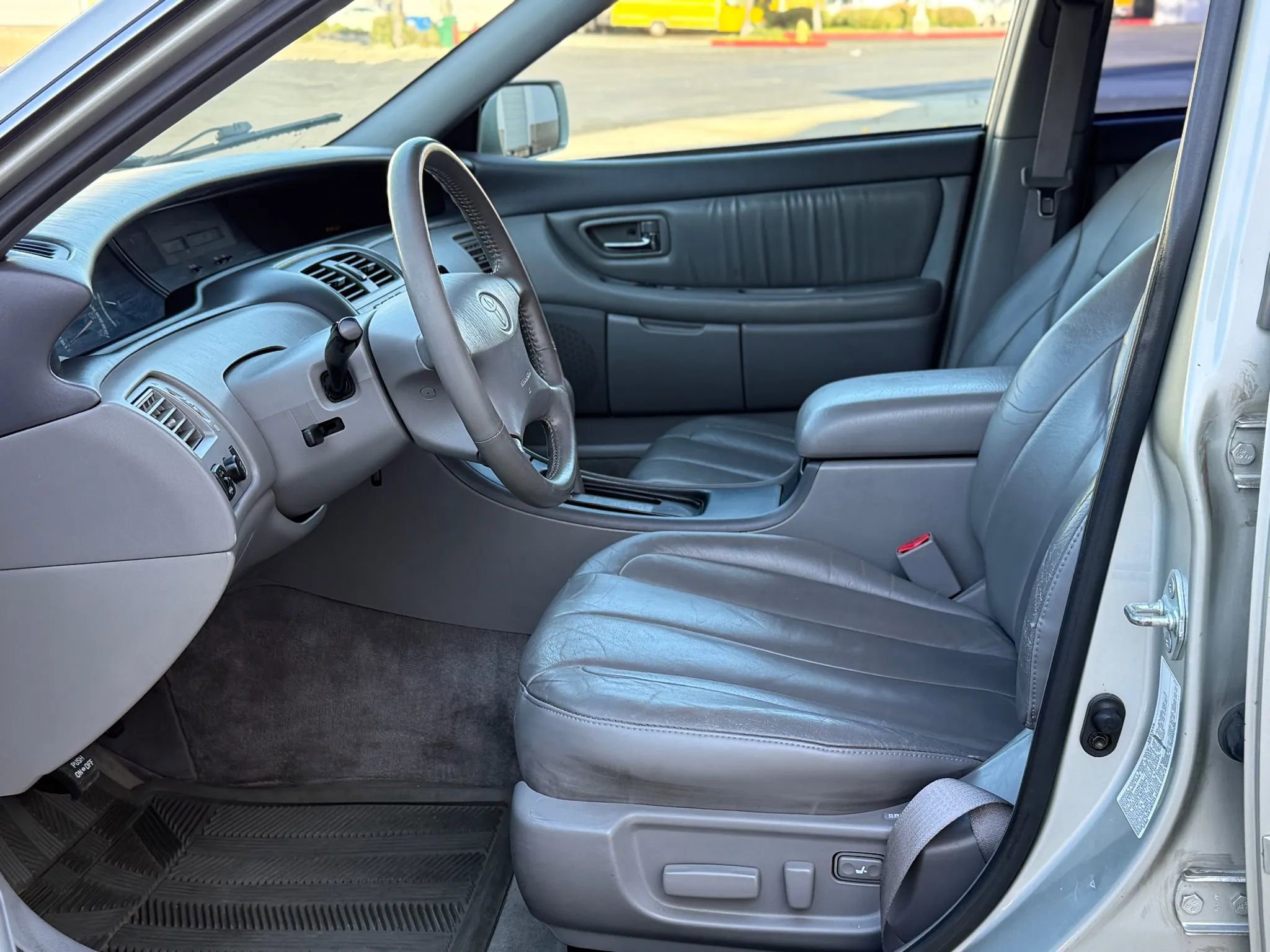 Used 2000 Toyota Avalon XL image 19