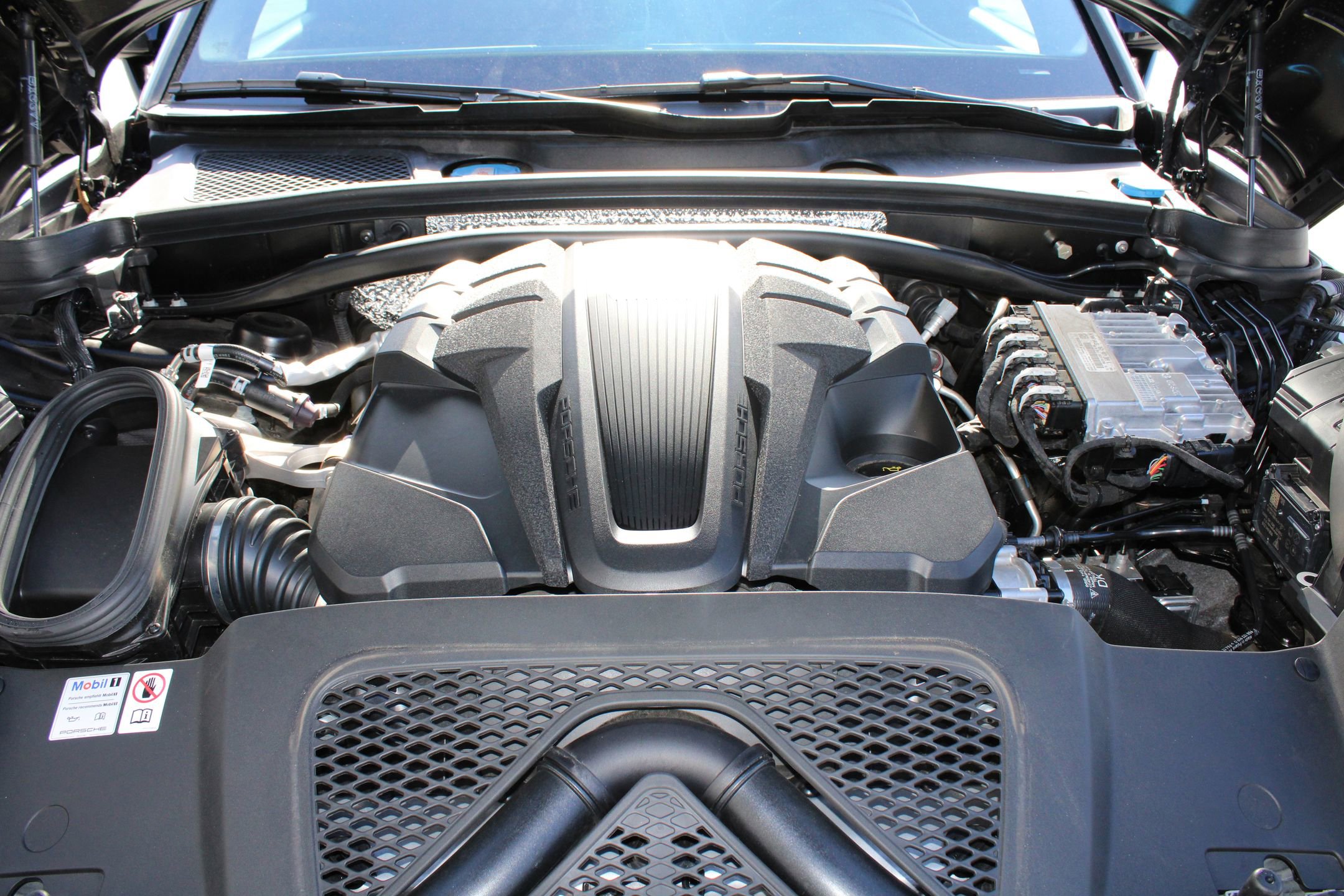 Certified 2024 Porsche Macan S image 28