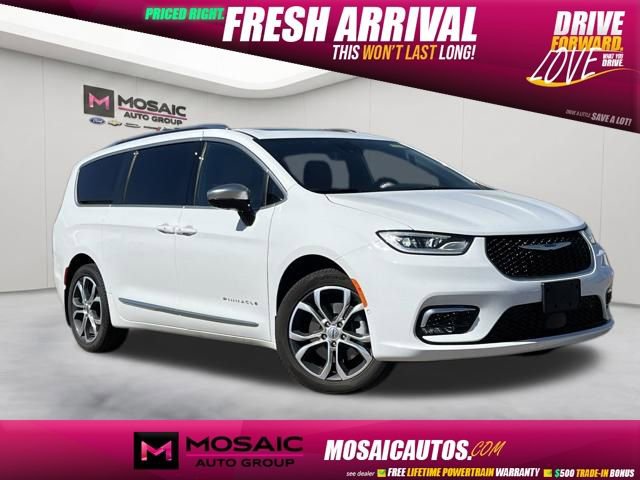 Used 2025 Chrysler Pacifica Pinnacle w/ Trailer Tow Group