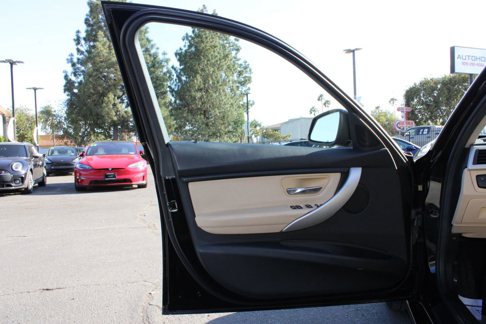 Used 2018 BMW 320i Sedan RWD image 3