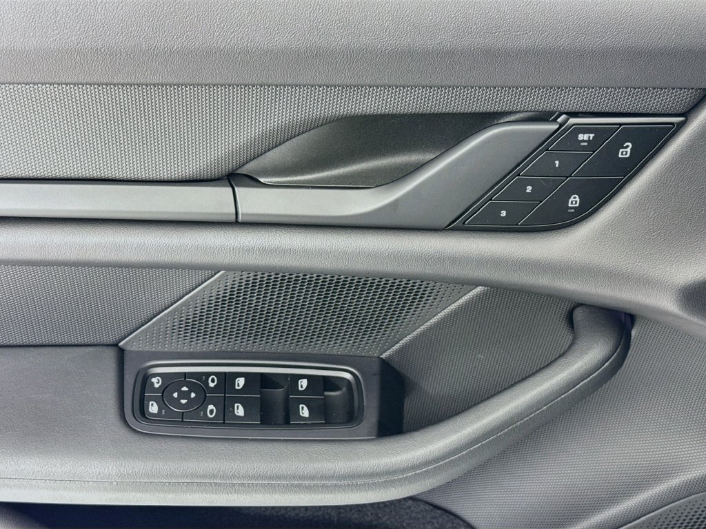 Certified 2023 Porsche Taycan 4S AWD/4WD image 11