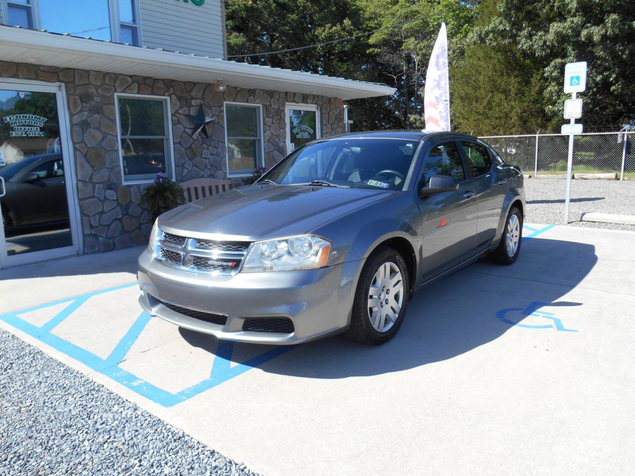 Used 2013 Dodge Avenger SE FWD image 1