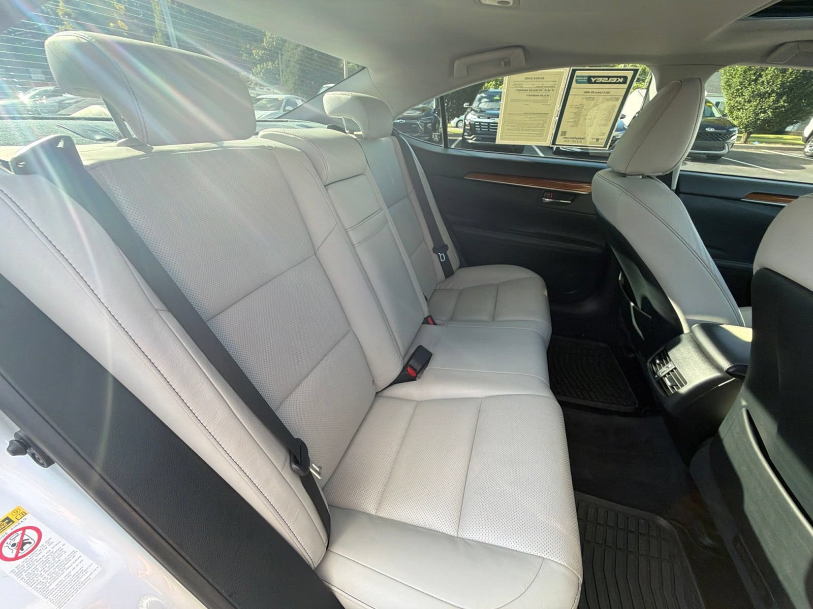 Used 2013 Lexus ES 300h w/ Luxury Pkg FWD image 25