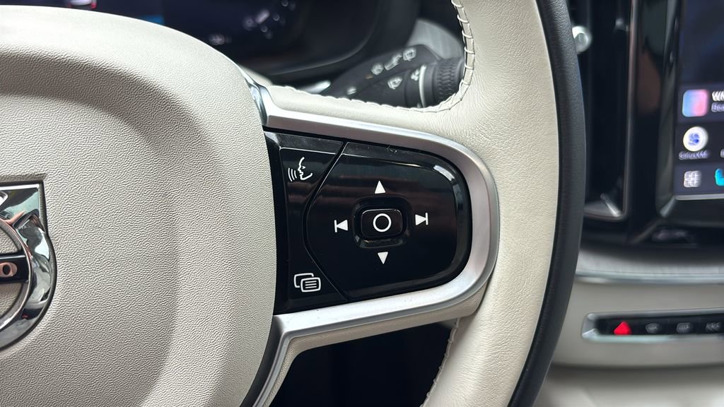 Certified 2025 Volvo XC60 B5 Ultra w/ Protection Package Premier image 18