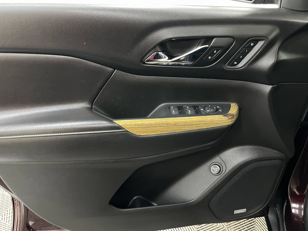 Used 2017 GMC Acadia Denali w/ Technology Package FWD image 29