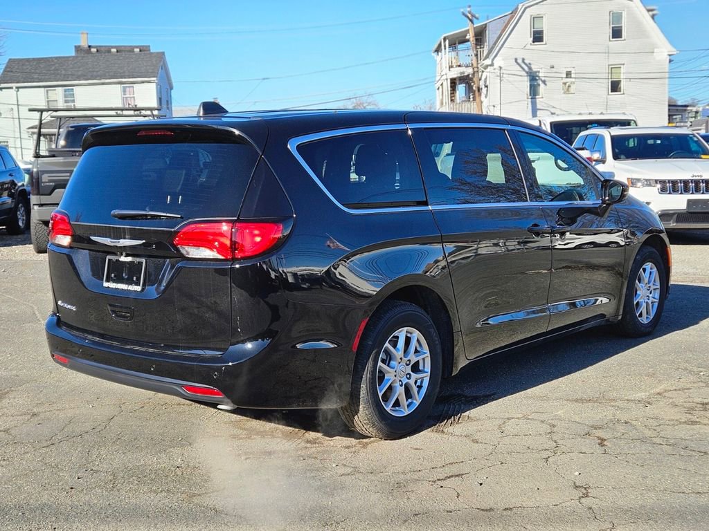 New 2026 Chrysler Voyager LX image 4