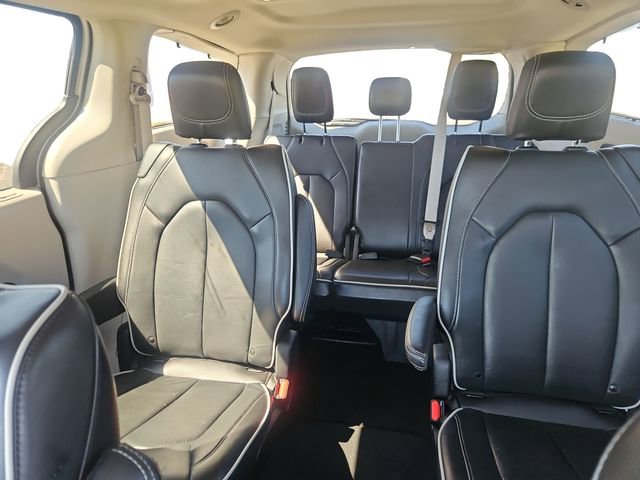 Used 2024 Chrysler Pacifica Limited image 13