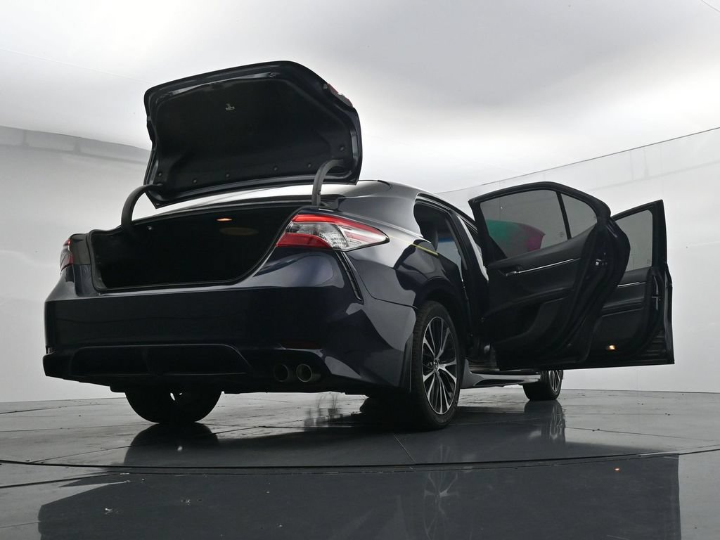 Used 2018 Toyota Camry SE w/ Convenience Package FWD image 30