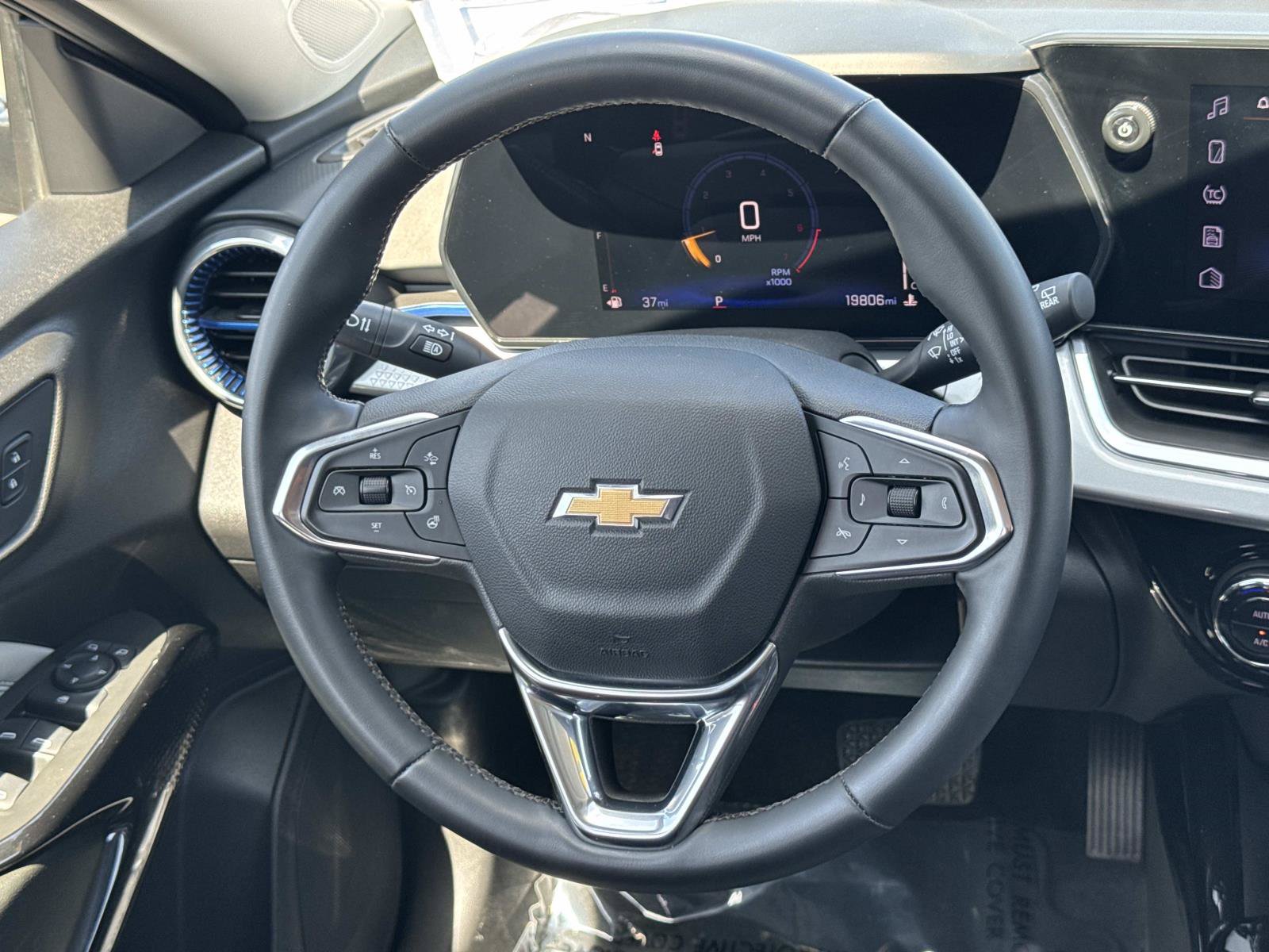 Used 2024 Chevrolet Trax LT w/ LT Convenience Package FWD image 10