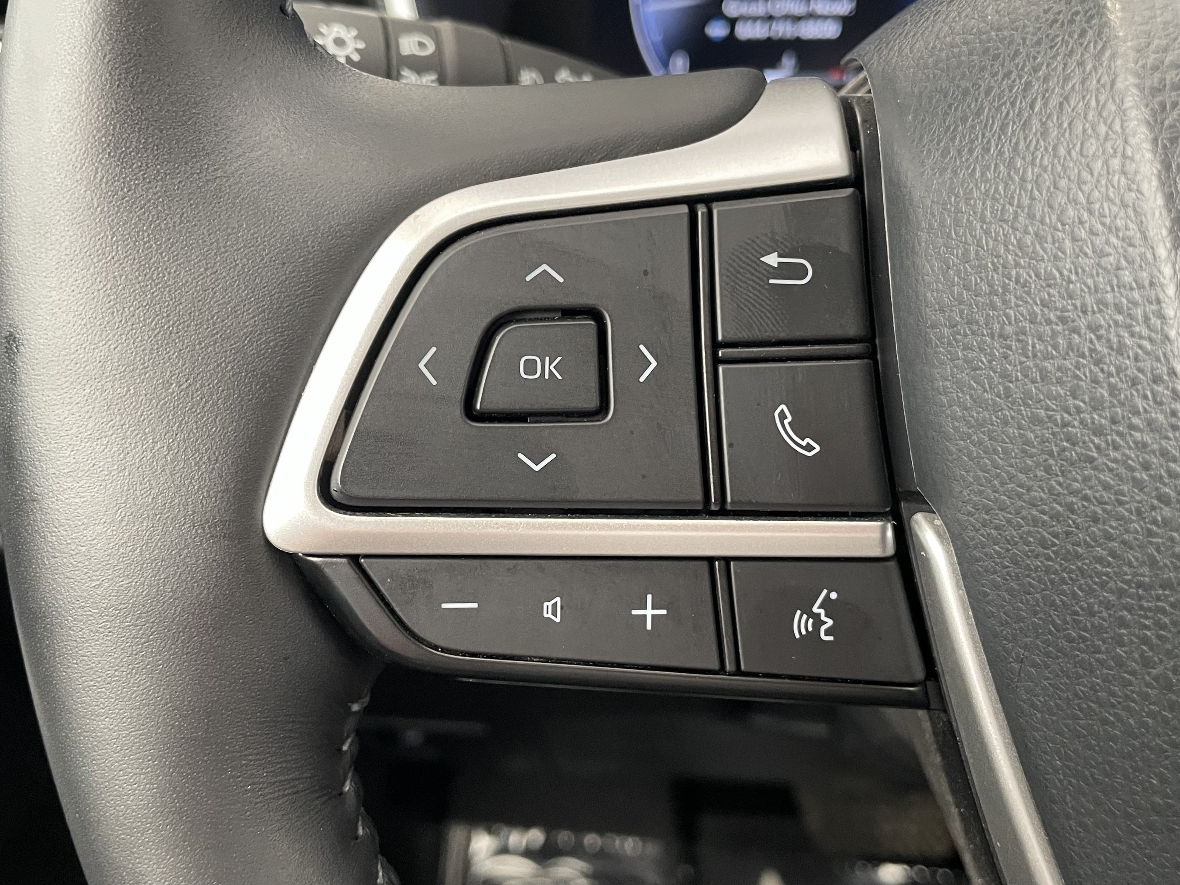 Used 2024 Toyota Highlander Limited AWD/4WD image 36