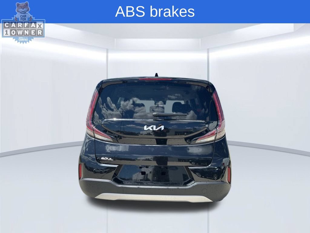 Used 2025 Kia Soul LX w/ LX Technology Package FWD image 3