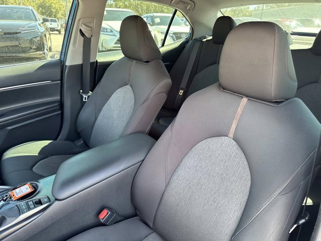 Used 2020 Toyota Camry LE image 11