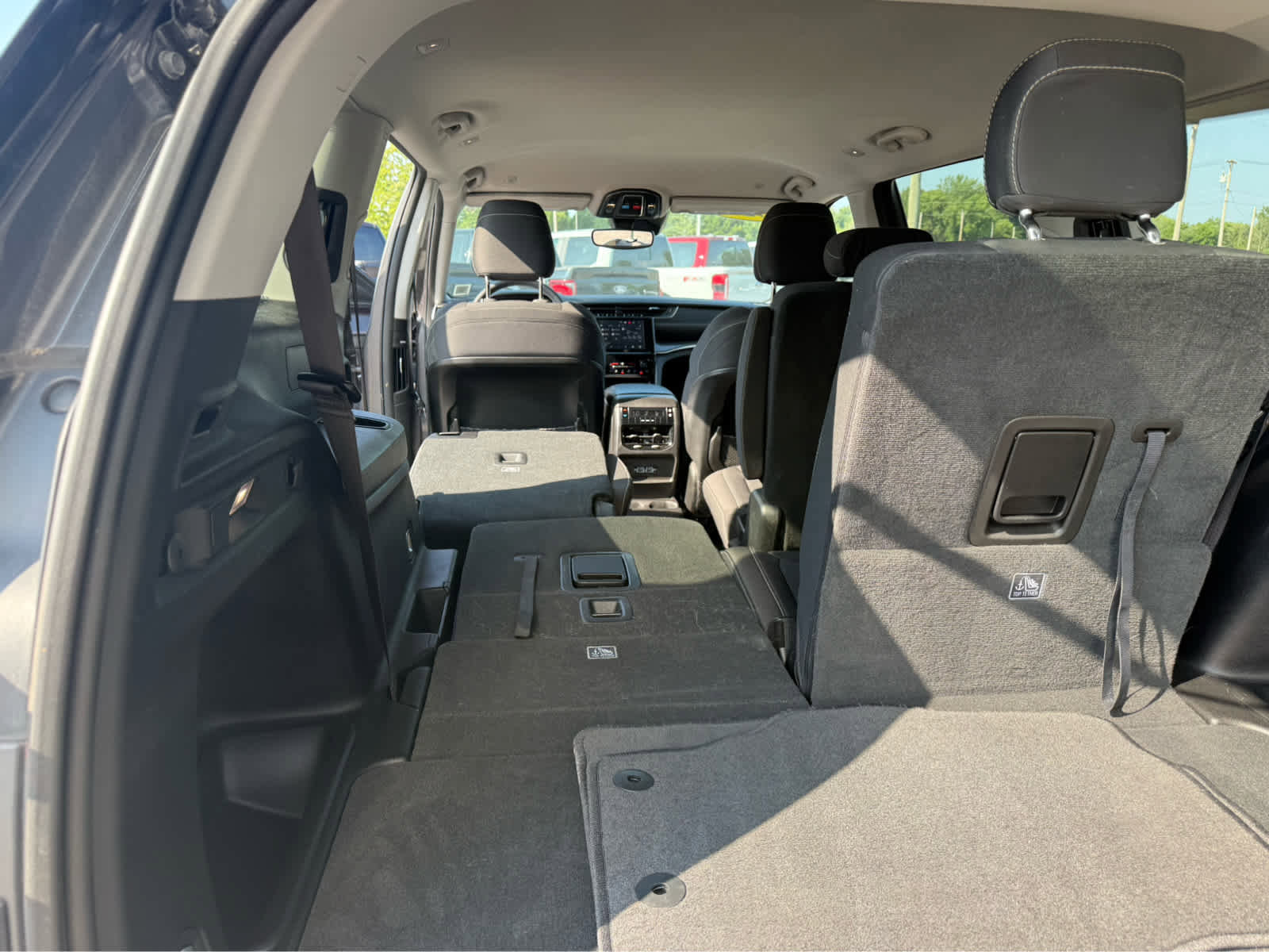 Used 2022 Jeep Grand Cherokee L Laredo w/ Luxury Tech Group I image 19