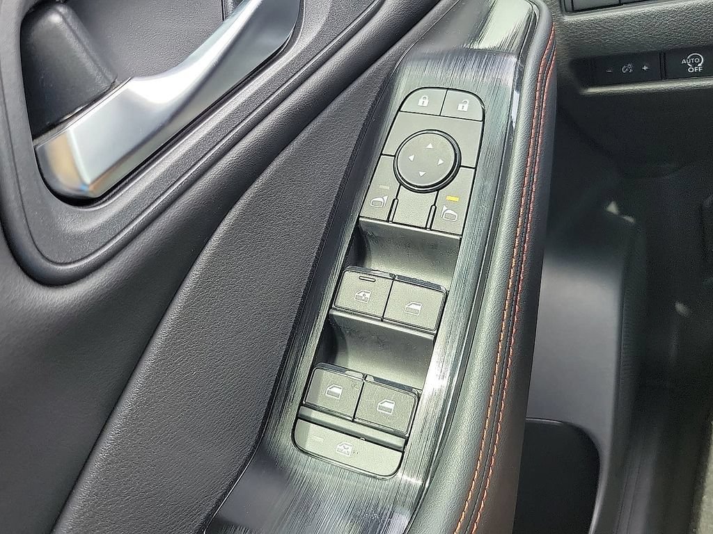 Used 2025 Nissan Rogue SV AWD/4WD image 13