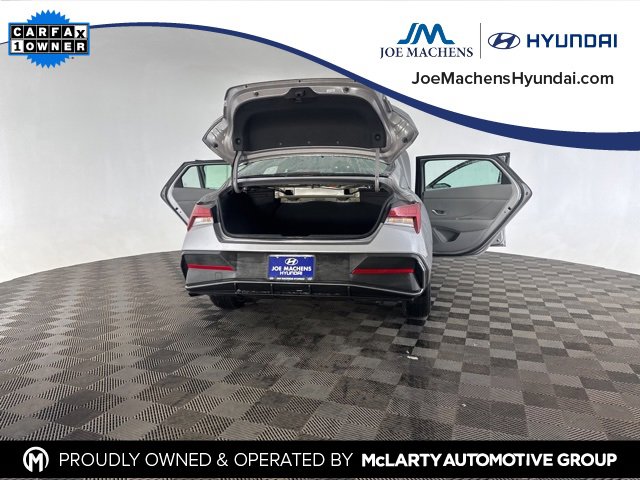 Used 2025 Hyundai Elantra Blue image 18