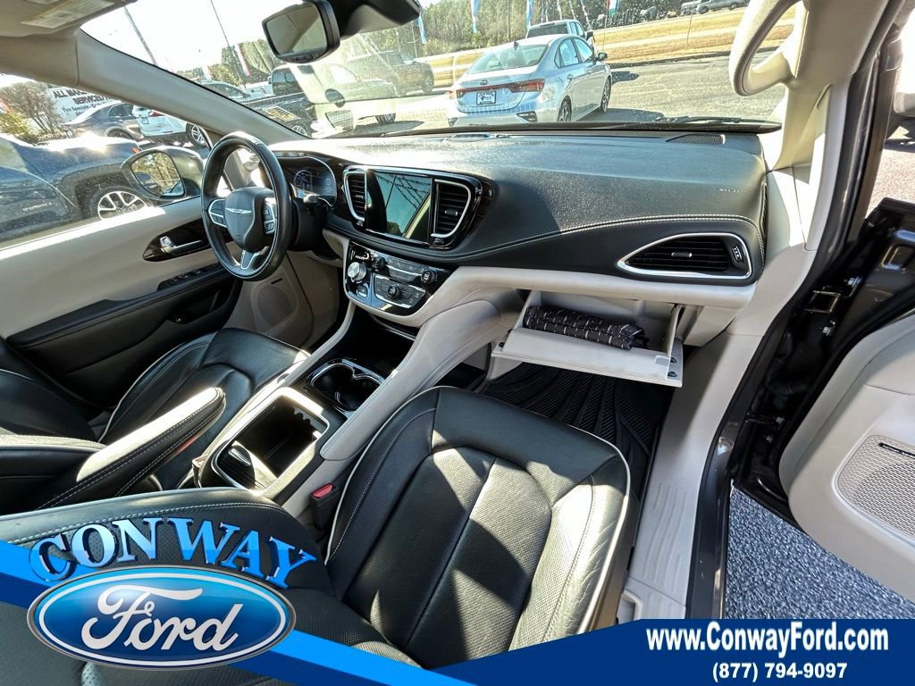 Used 2022 Chrysler Pacifica Limited w/ Uconnect Theater Family Group image 28