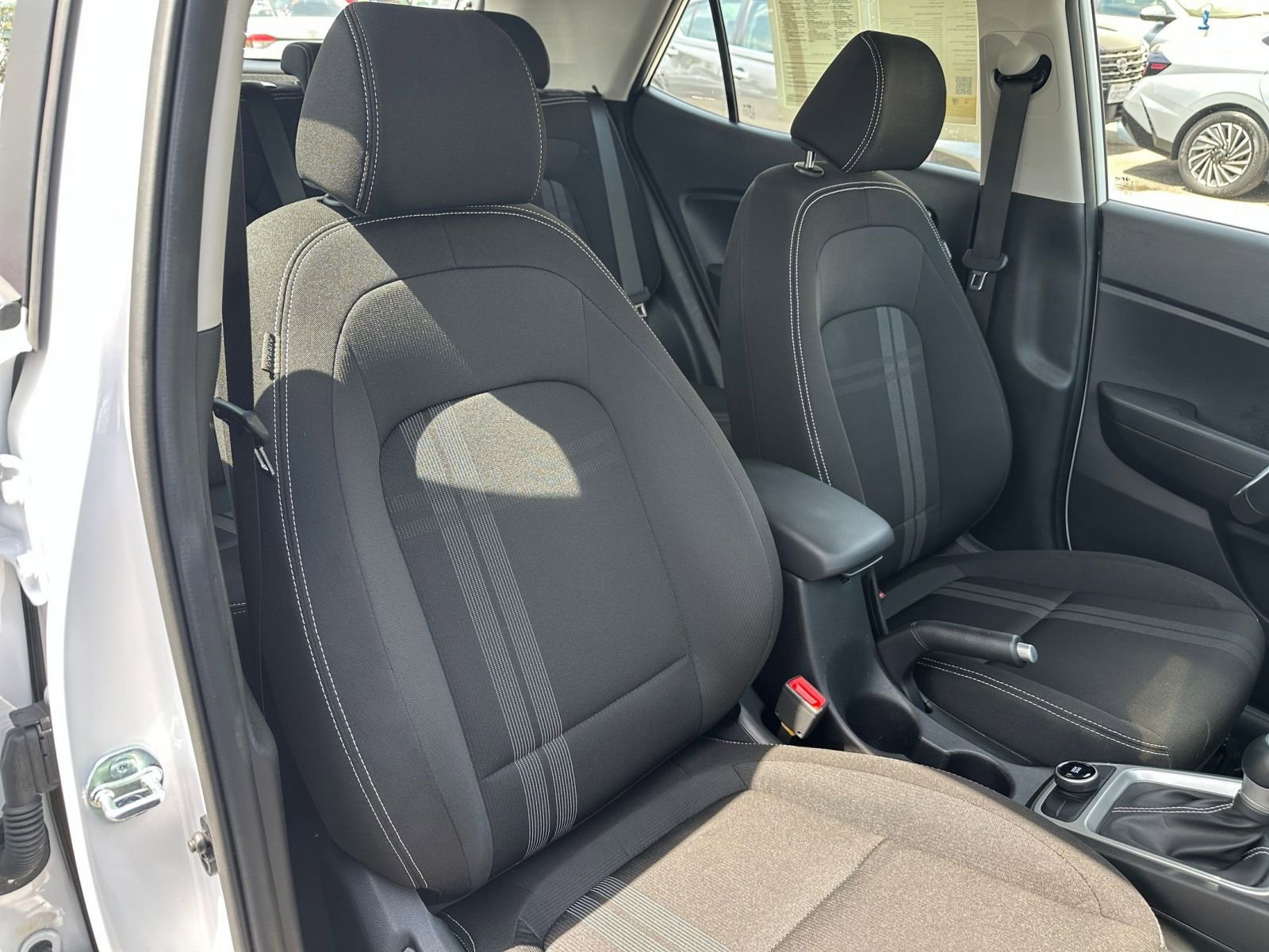 Used 2025 Hyundai Venue SEL image 36