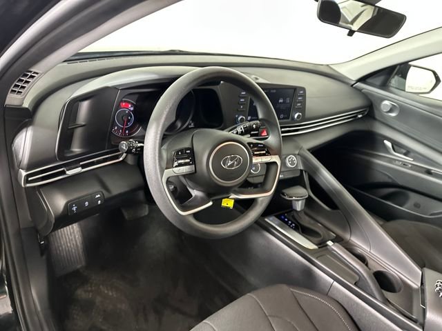 Used 2023 Hyundai Elantra SE image 13